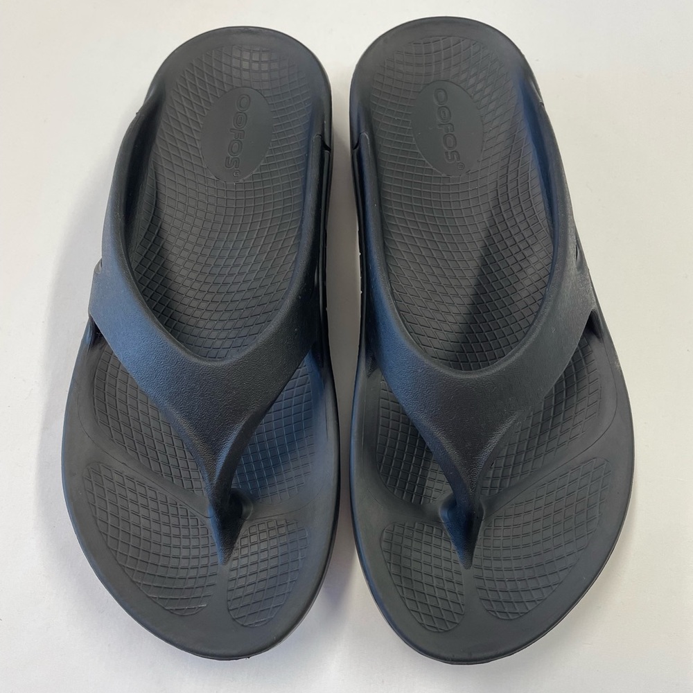 Oofos original women’s sandal size 8